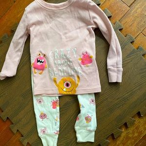 💝3/$15💝 old navy monster pj set